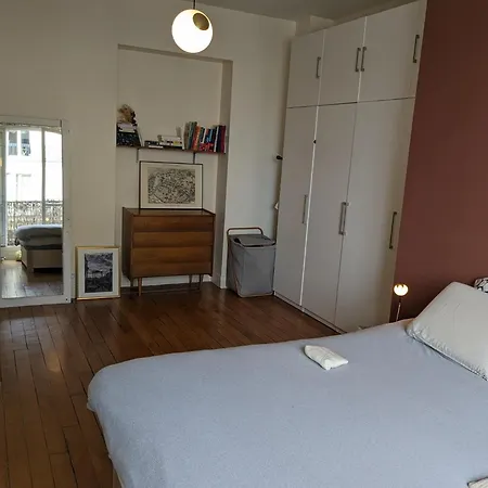 Haussmannien Avec Balcon *