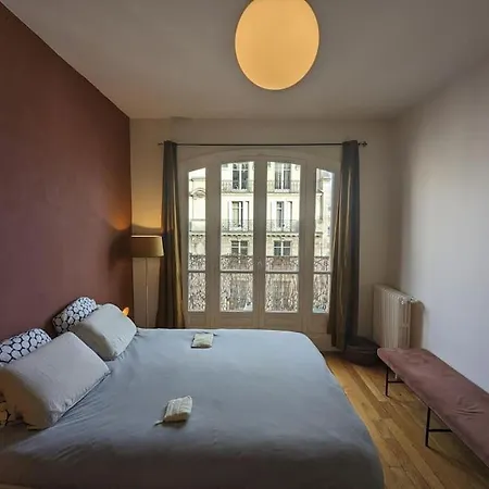 شقة Haussmannien Avec Balcon